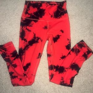 Lululemon Wunder Train Leggings 25" in Tie Dye Carnation Red Black